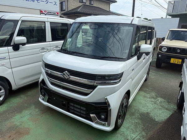 カスタム　ハイブリッドXS　外観